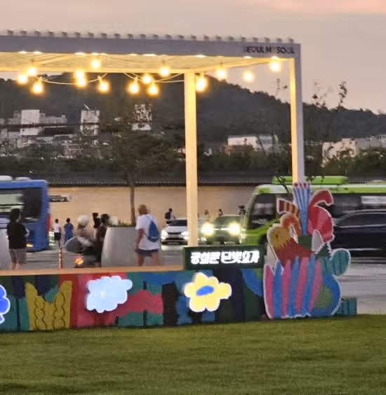 멀리 갈 필요 없이 도심 한복판에서 물놀이 어떠세요?