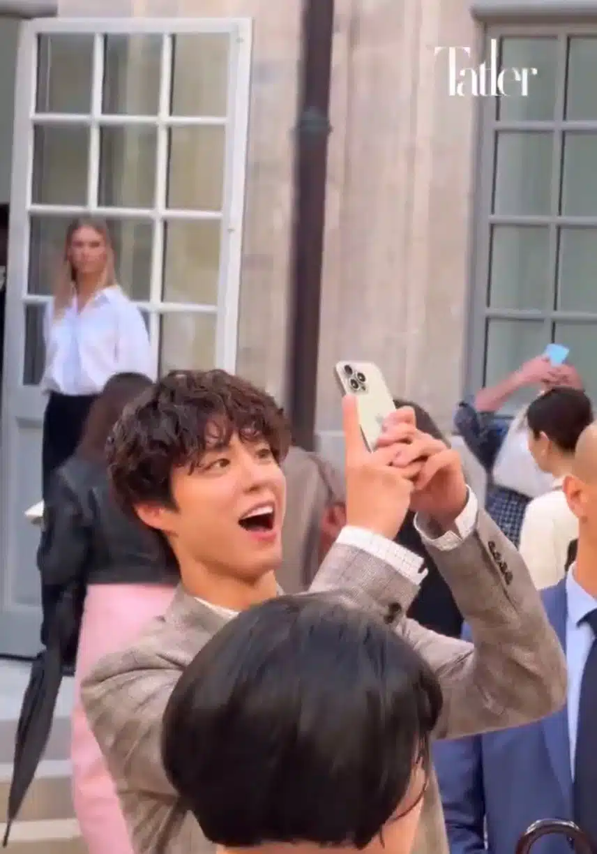 배우 박보검과 훈훈한 모습 보여준 방탄 뷔