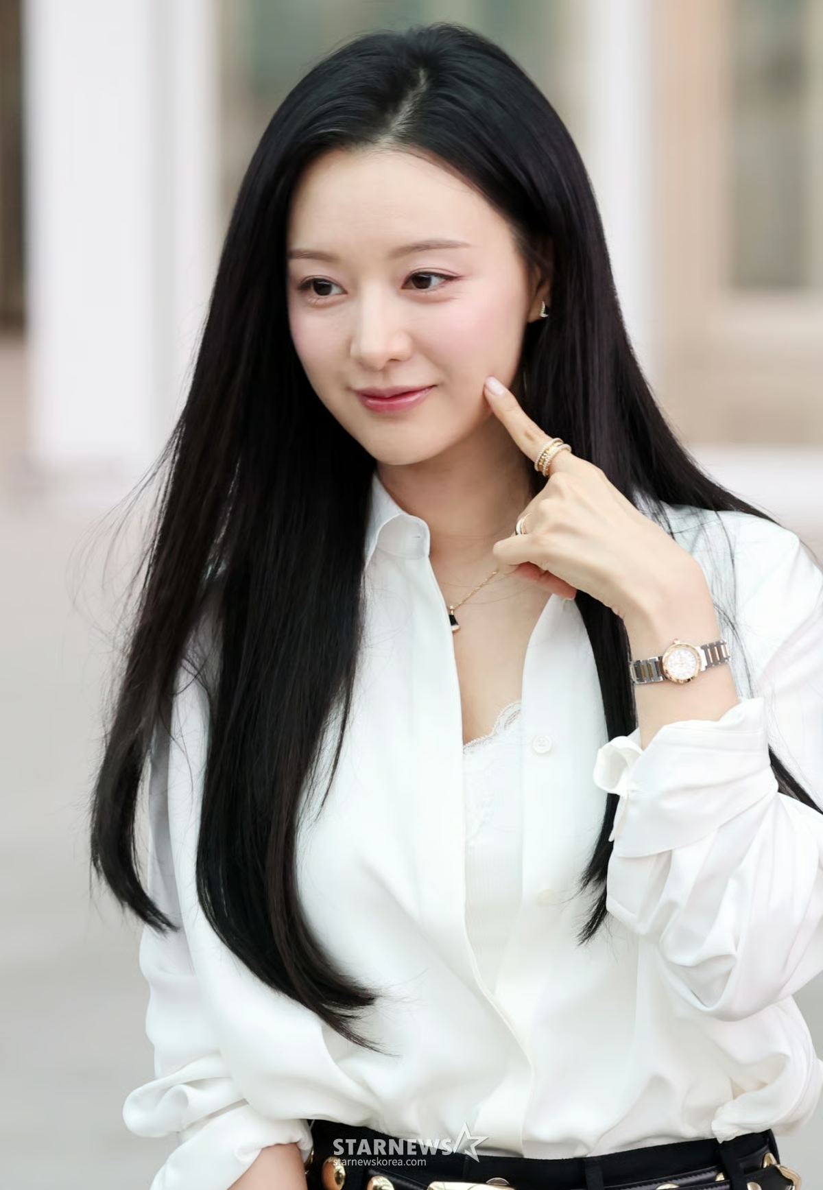 불가리 화보차 출국하는 김지원배우님