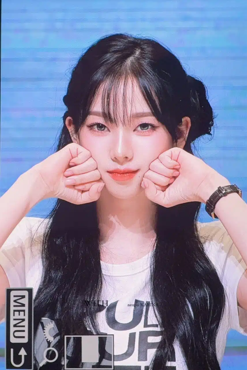 양볼이 짜부되어도 마냥 귀여운 카리나