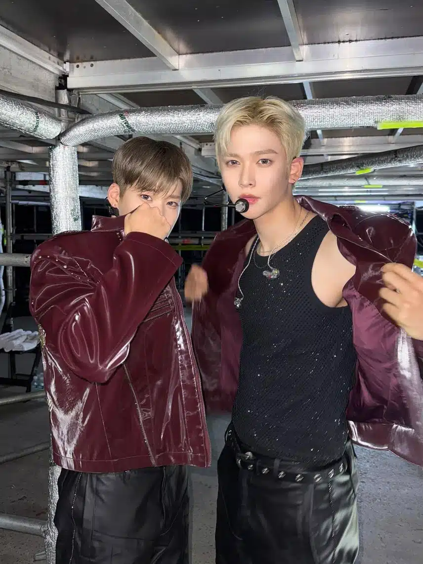 빨간색 자켓 무대의상 너무 잘 어울려요