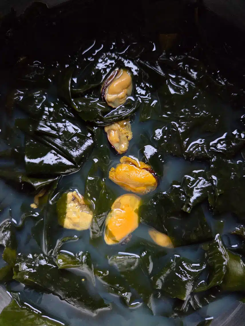 홍합 미역국 끓였어요