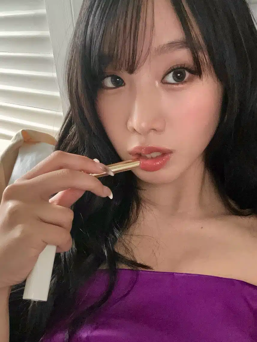 私の黒髪の自撮り風変わりな感じです。