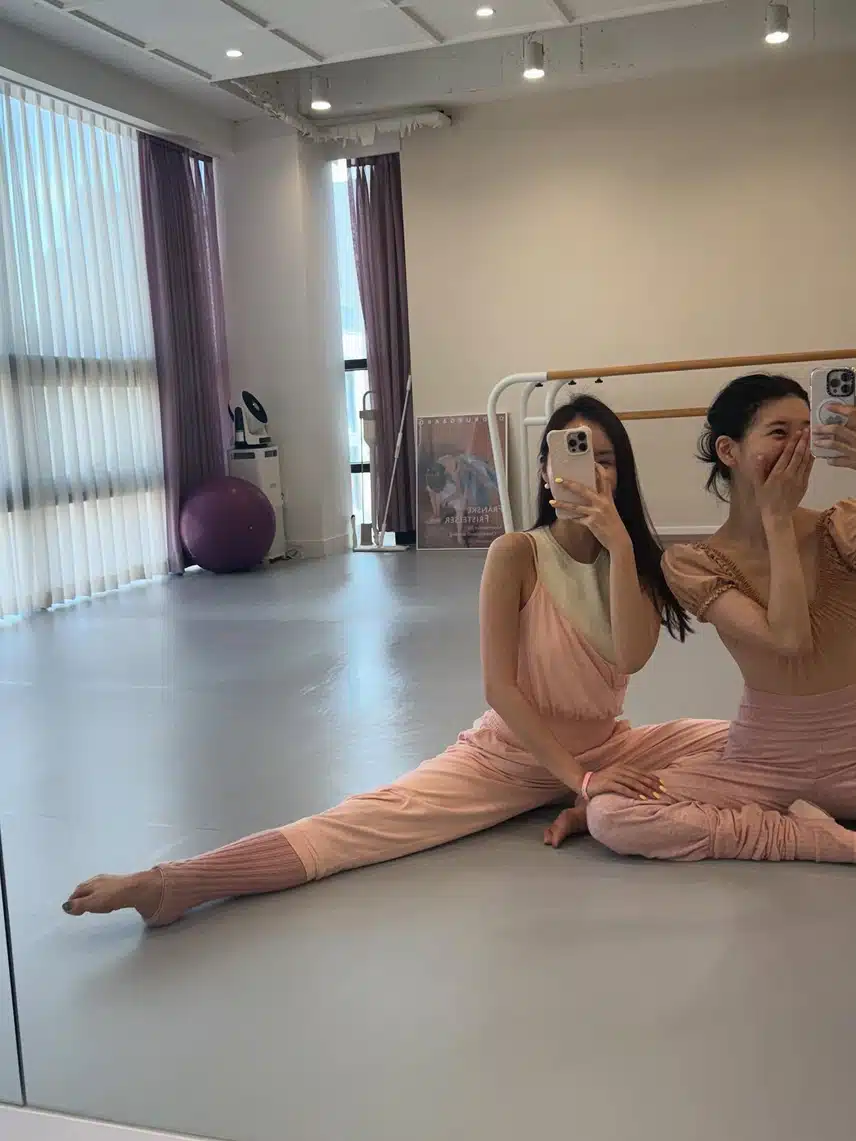 Pictures of Suzy in a ballet outfit with perfect proportions