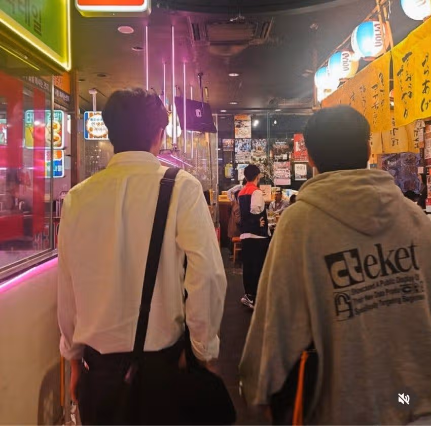 영웅님 흰색셔츠가 넘 잘 어울리고 예쁘네요