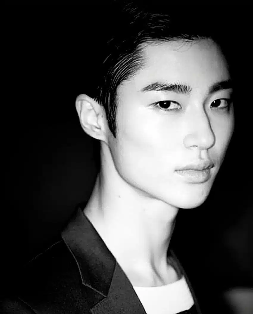 Ya que es verano, ¿deberíamos ir a ver el pelo de Byun Woo-seok? Jaja.