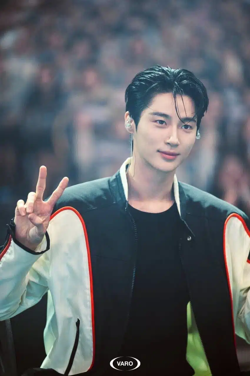 Ya que es verano, ¿deberíamos ir a ver el pelo de Byun Woo-seok? Jaja.