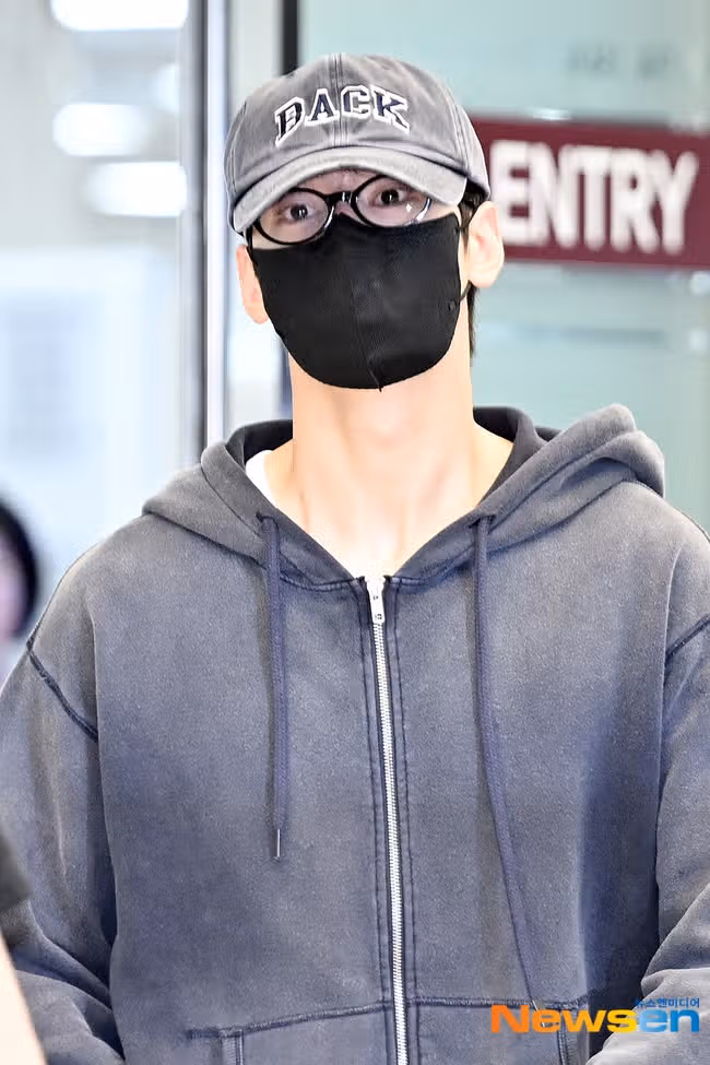 일본에서 일정 마치고 오늘 귀국한 차은우님 사진