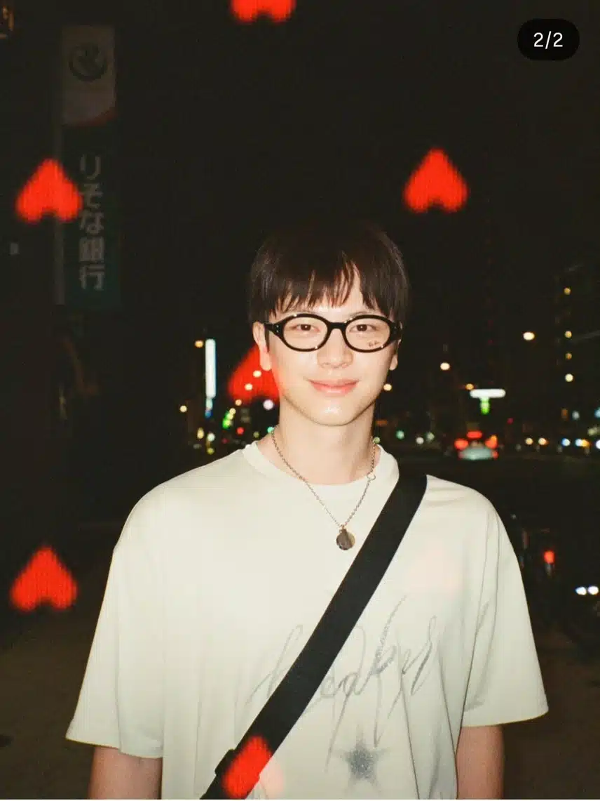 The heart filter photo that was uploaded on Sungjae's Instagram is so cute and innocent.