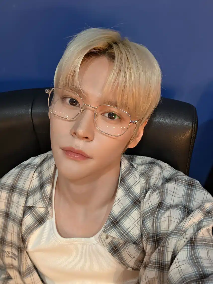 Eunseok, who looks great with blond hair and gold-rimmed glasses