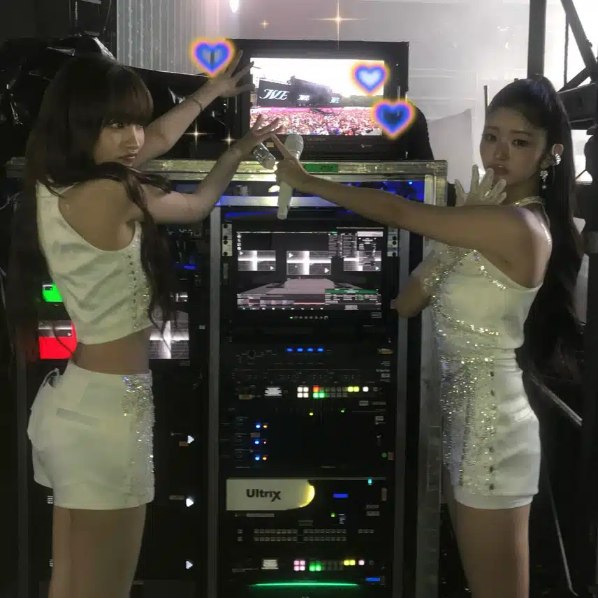 Members preparing for the stage posted on Ray's Instagram