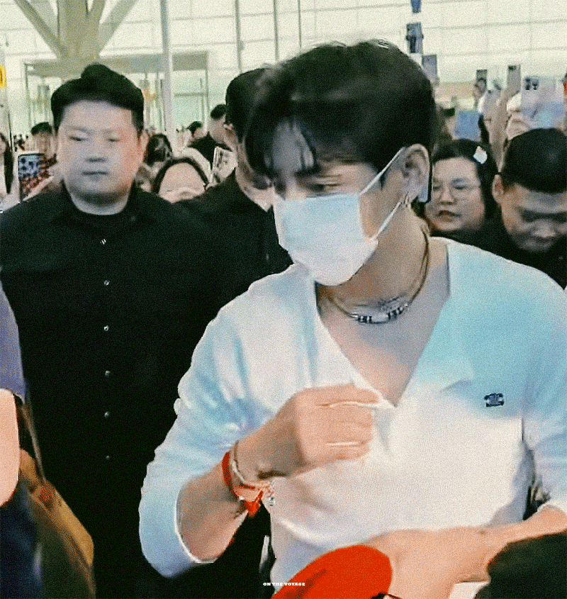 How can V's self-hair be this cool?