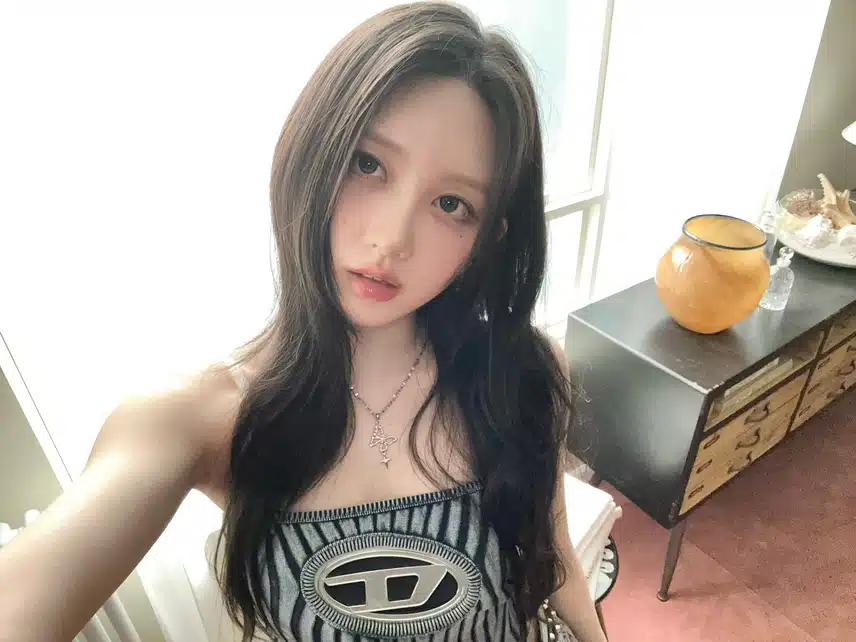 맑은 눈망울이 돋보이는 아이브 가을 셀카 