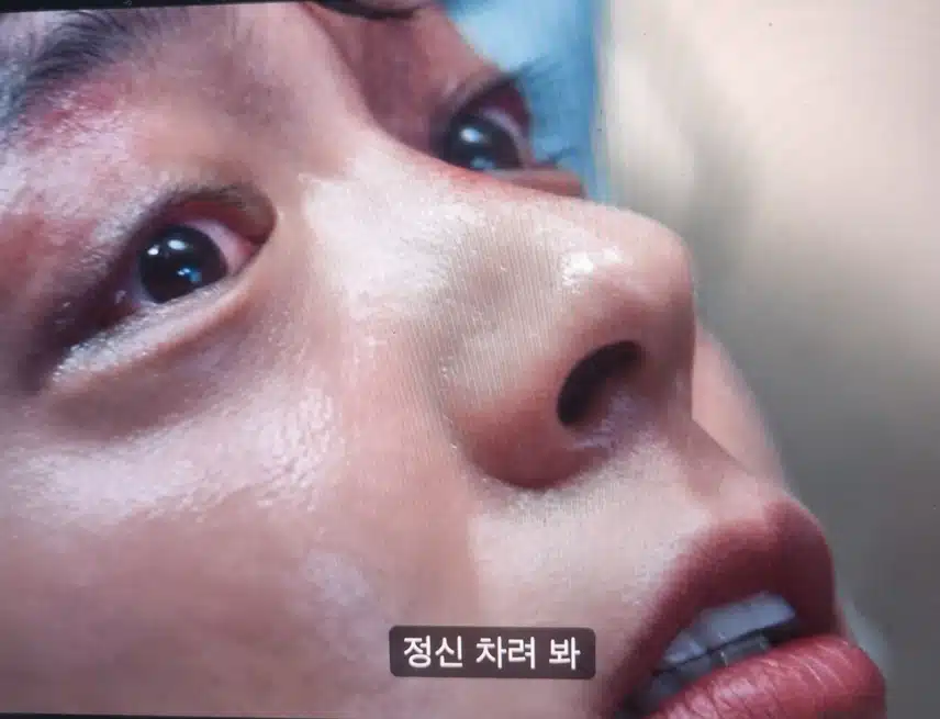 의식을 찾은 동주를 바라보는 소현
