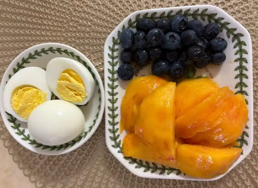 아침식단 🫐🍑🥚