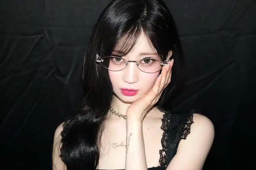 긱시크 안경 찰떡인 베이비몬스터 아사