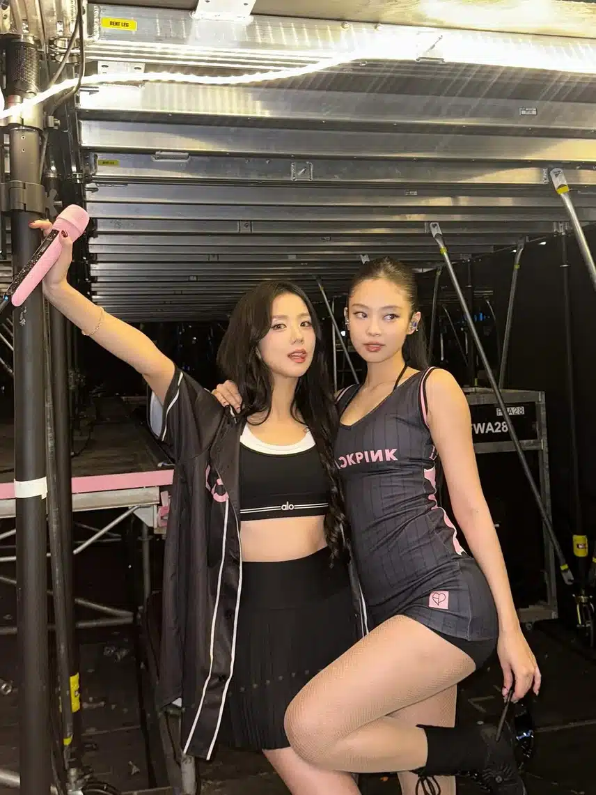 블랙핑크 LA콘서트에서 멤버들과 지수 인스타 업 ! 