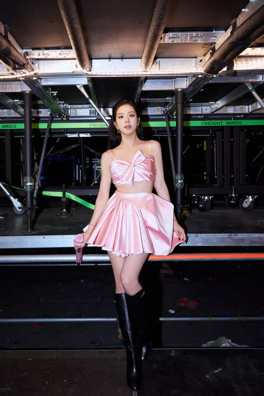 디올이 지수를 위해 특별히 디자인한 콘서트 의상