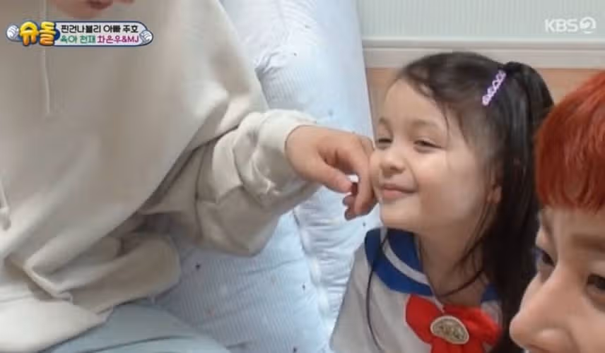 Voilà ce qui arrive quand vous laissez votre enfant avec Cha Eun-woo ㅋㅋ