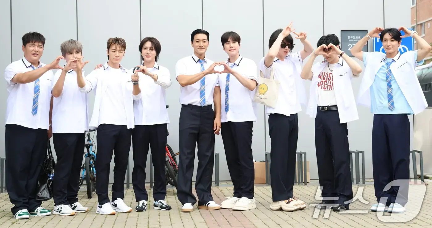 Foto-foto Super Junior dari rekaman Cantabile Park Bo-gum