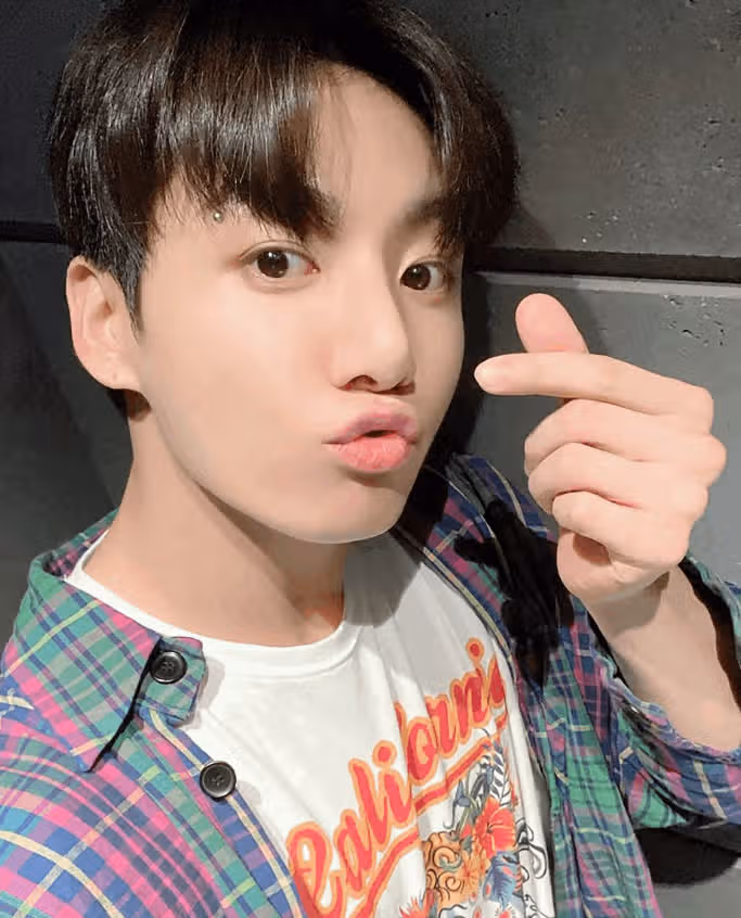 정국이 새 인스타 아이디를 만들었다고 하네요.