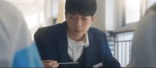 지호는 어쩐지 심기가 많이 불편해보입니다. 