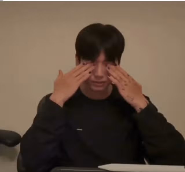 케데헌이 정국도 울렸네요 벅차올라서 울었나봐요