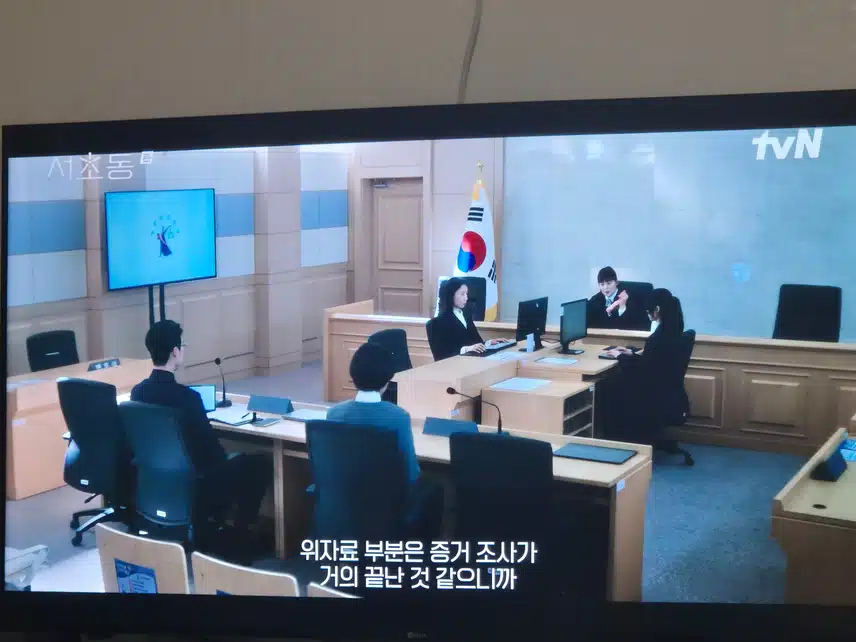 첫사랑 남편의 이혼 변호사라니요...일로만 보기에는...