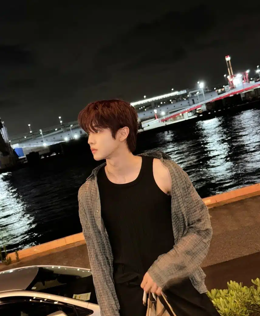 밤산책하는 성찬이 옆라인 멋있어요ㅎㅎ