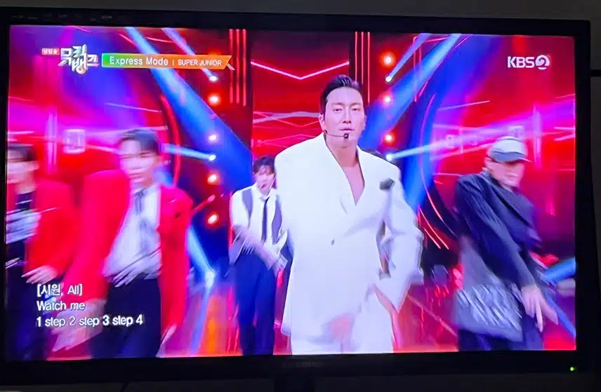 Toàn bộ nhóm Super Junior đã xuất hiện trên Music Bank