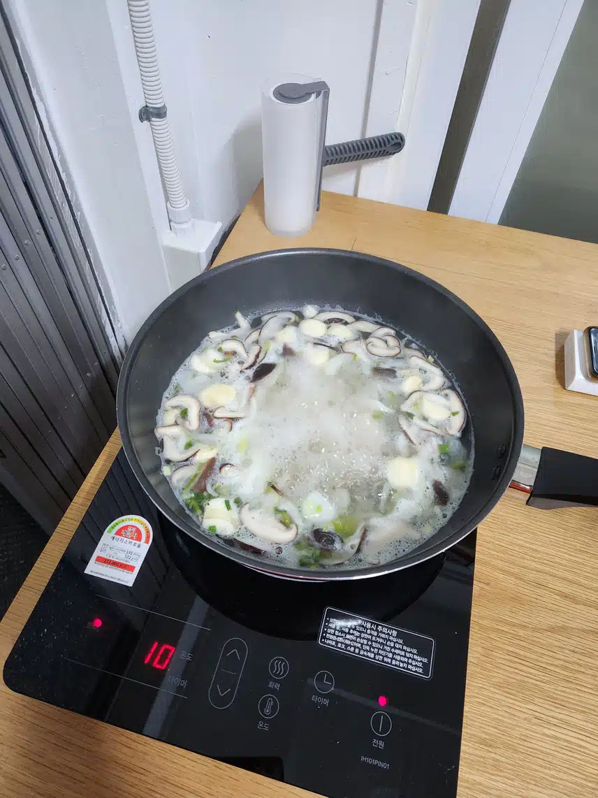 오늘의 안주 짜빠구리와 감자채 치즈전🎵
