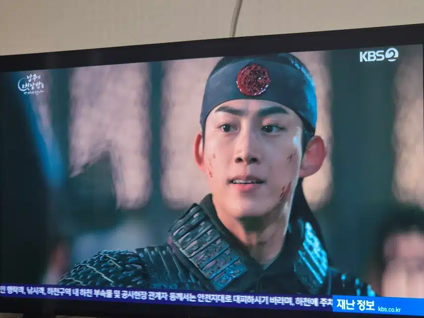 살아돌아온 경성군을 보며 기뻐하는 차선택..