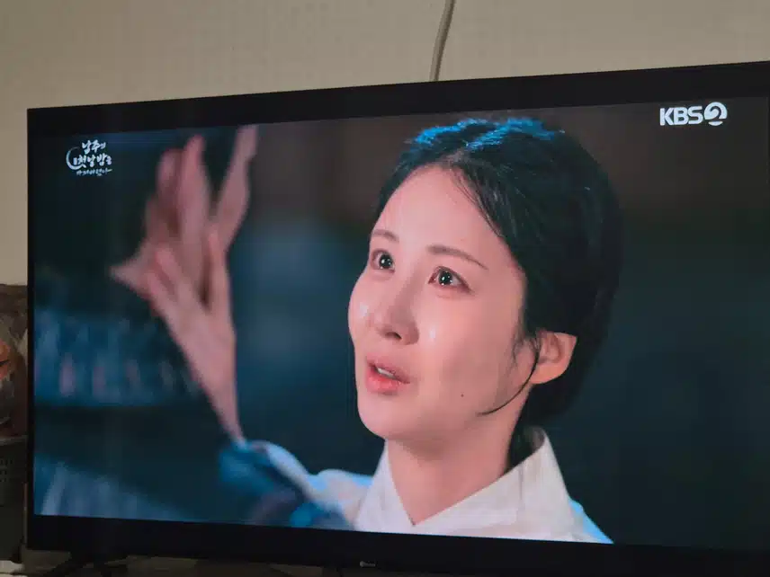 살아돌아온 경성군을 보며 기뻐하는 차선택..