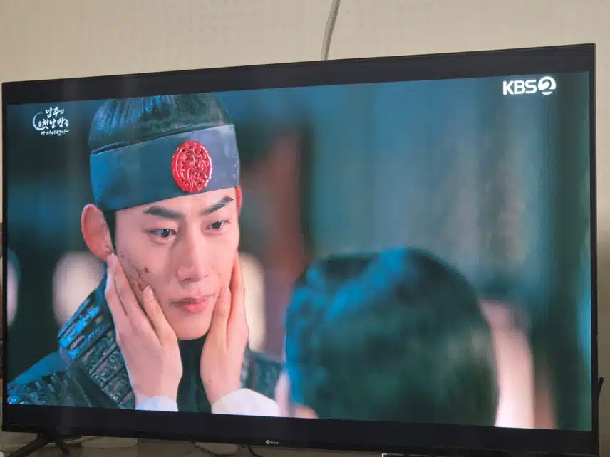 살아돌아온 경성군을 보며 기뻐하는 차선택..