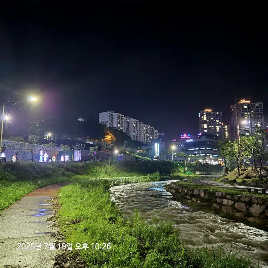 토요일 밤 하천풍경!
