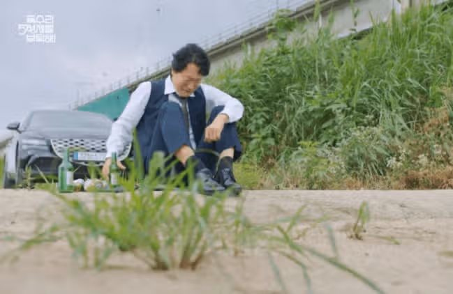 독고탁은 깡술을 마시며 분노하네요
