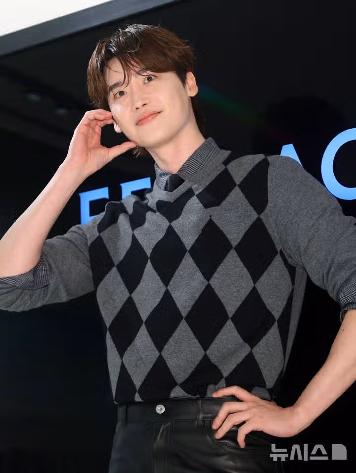 Jongseok attended the Ferragamo renewal opening commemorative photo event