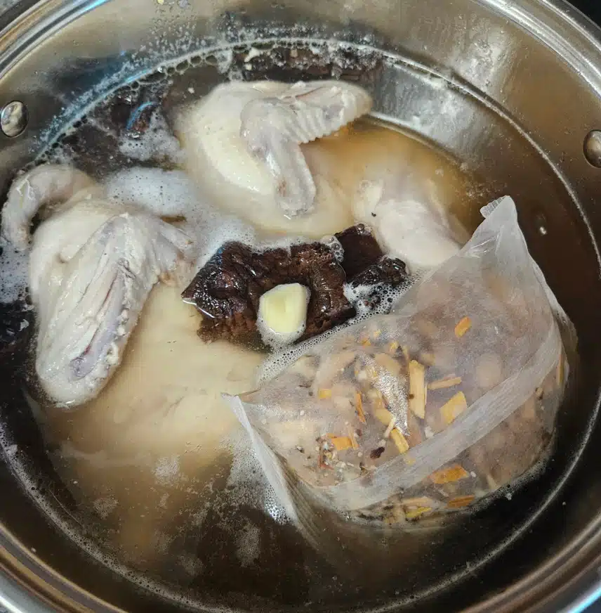 향 가득한 능이버섯 삼계탕으로 🍄‍🟫🐔