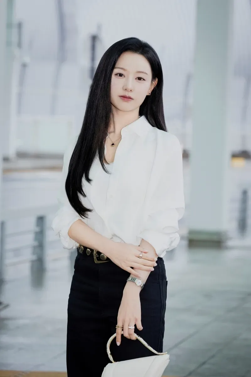 장소불문 시간 불문 완벽한 착장과 비주얼을 보여주네요
