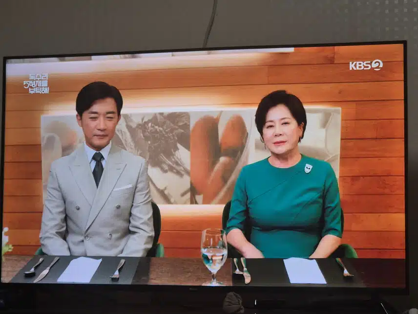 이렇게 4명의 조합이 일반적이진 않지만...새롭네요