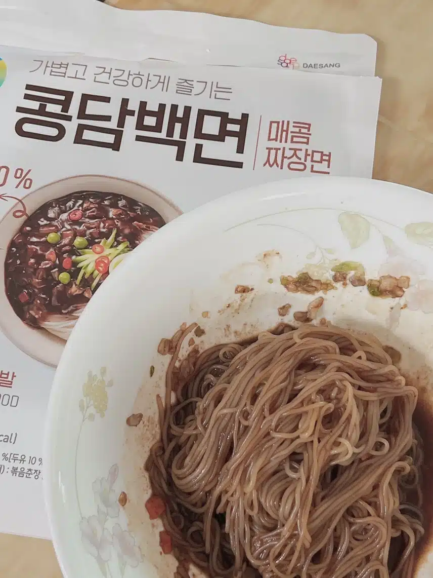 콩담백면 먹어요