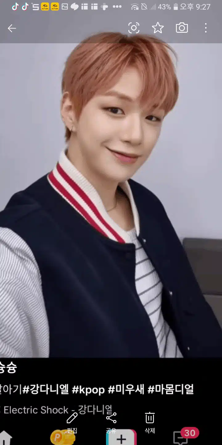 영한 패션으로  나이를  잊어버리게 하네요 
