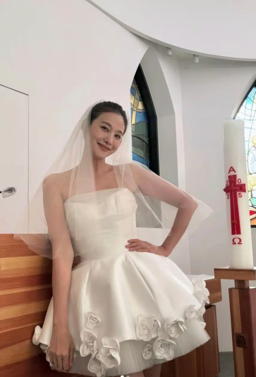 지옥분 웨딩드레스 너무너무 예쁘네요 