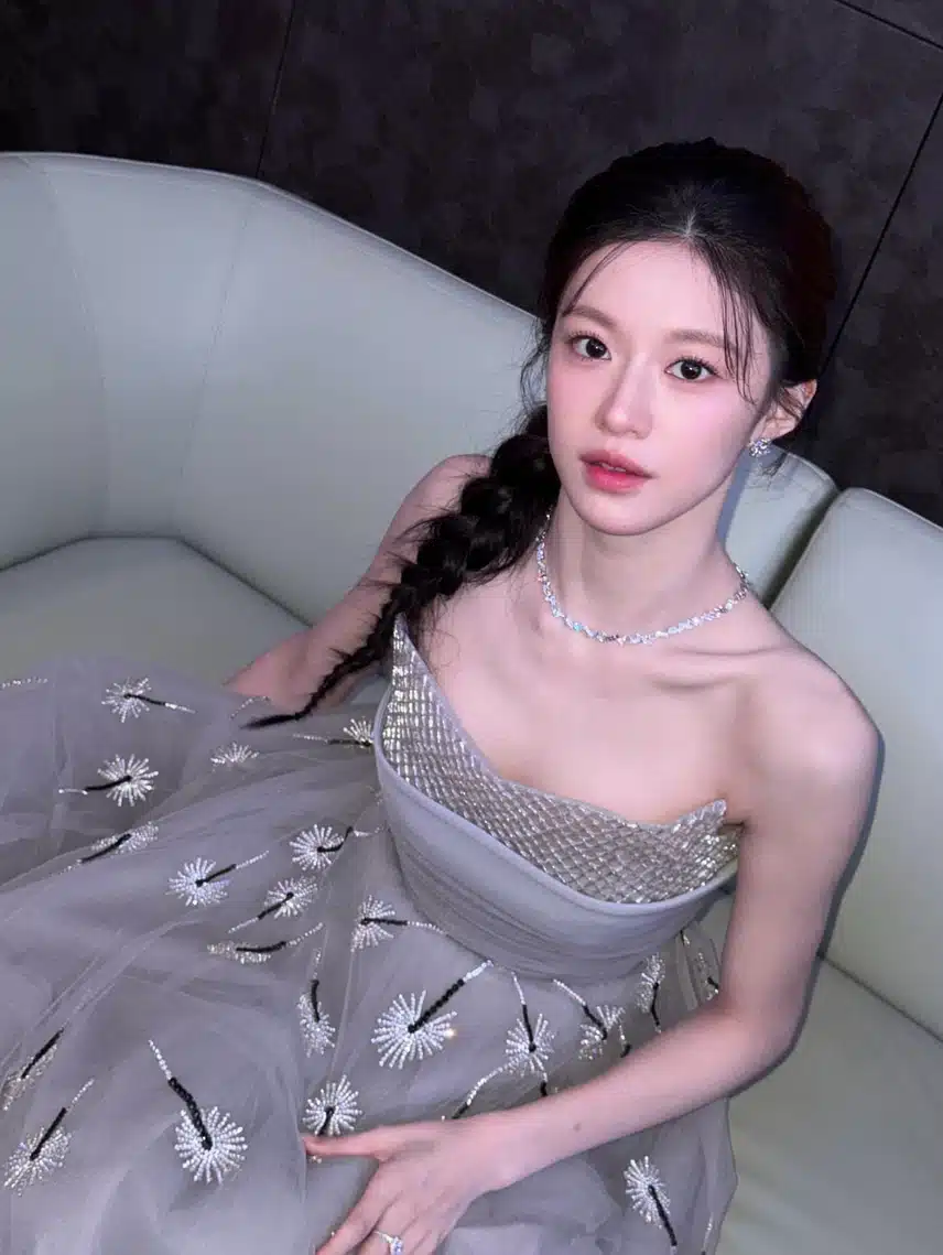 Go Yoon-jung, who is like a goddess, appeared at the Blue Dragon Awards