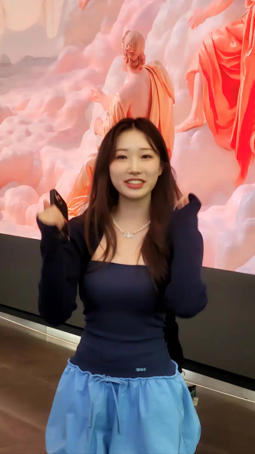 손트라 정서주 가수님 출근길 포즈를..
