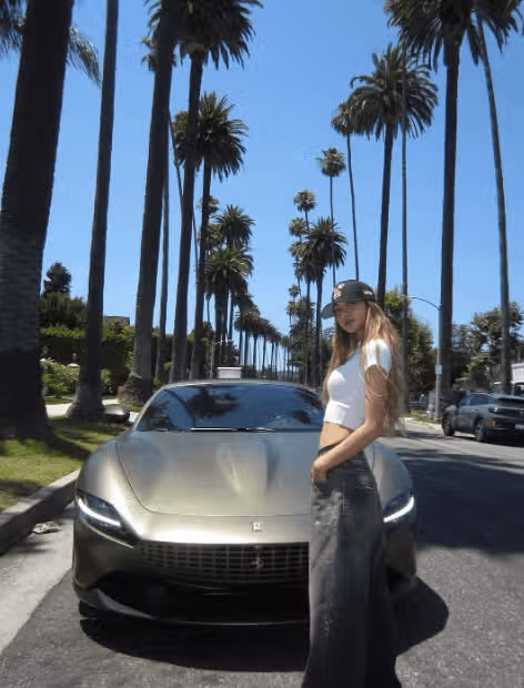 Lisa appears in LA driving a 300 million won supercar