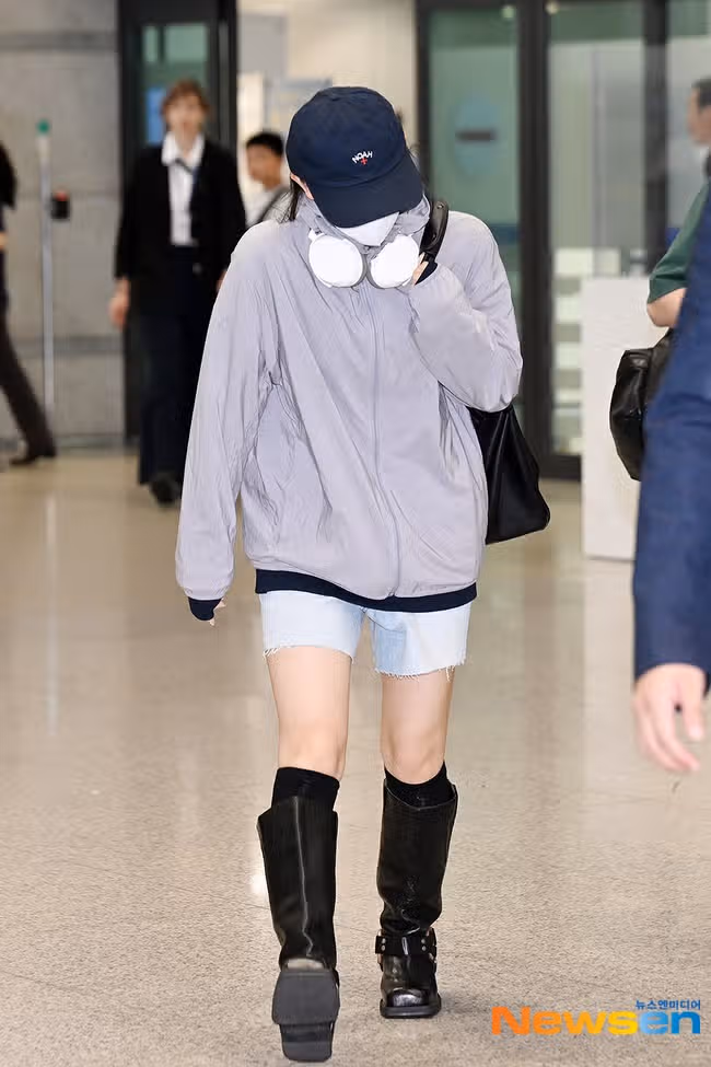 오늘 이태리 일정마치고 귀국하는 지원배우 사진