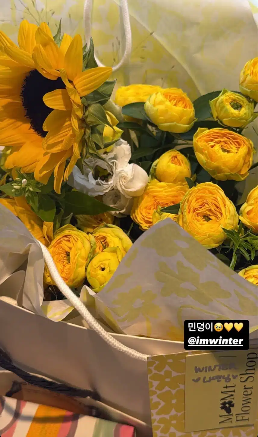 ミンデイがナヨンに花の贈り物を🌻🌻🌻
