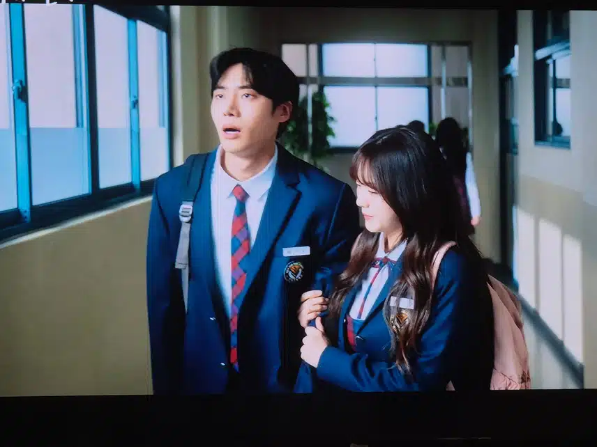 성아는 몸을 사리지않고 견우를 보호하며 건강도 나빠진다