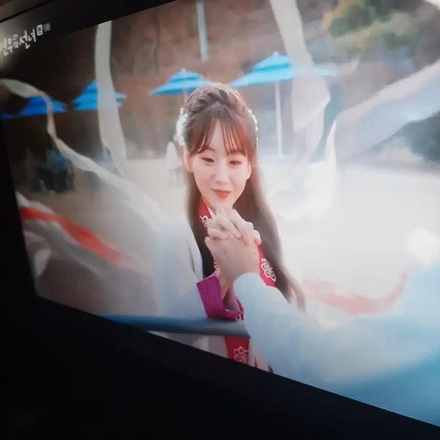 내 눈에 귀신이 보인다면,  무당이 이렇게 아름다운 모습이라면,